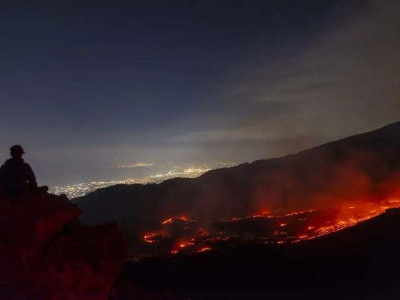 Az Etna hamufelhője miatt leállították a Catania repülőtérre érkező járatokat