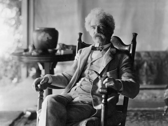 Mark Twain annyira utálta a hózentrógert, hogy feltalálta a melltartópántot