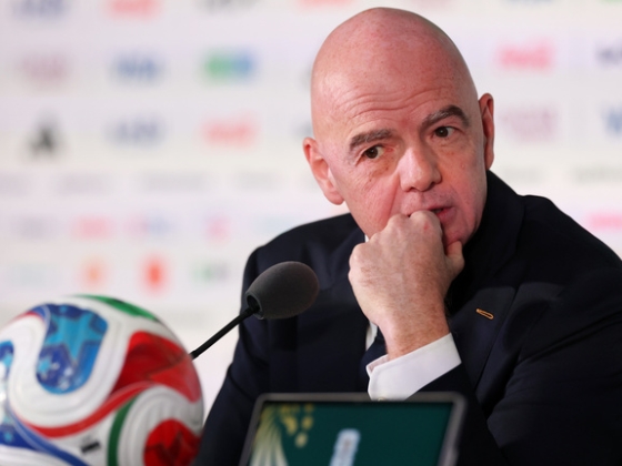 A nemzetközi helyzet fokozódik: nyílt levélben bírálják a futball első számú emberét