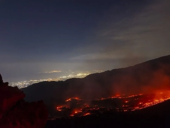 Az Etna miatt újra felfüggesztették a szicíliai repülőtérre érkező járatokat