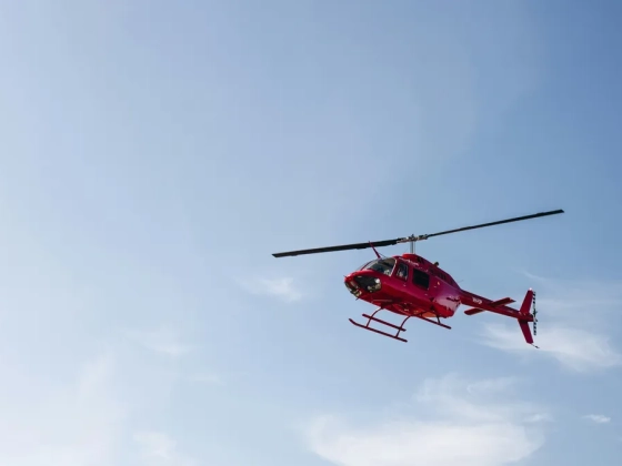 Babakocsival indultak túrázni az Alpokba: mentőhelikopterrel kellett kimenteni őket - videó