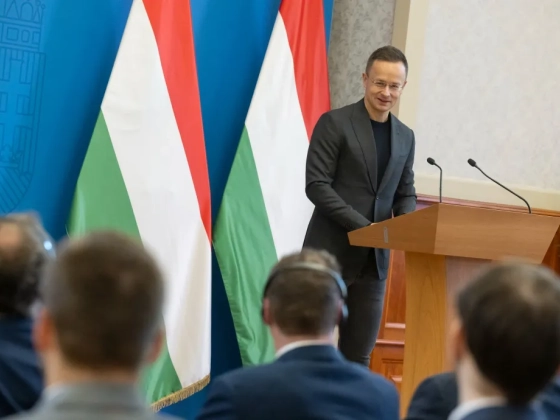 Megkérdeztük Szijjártó sajtófőnökét, hogy tényleg külügyeseket vezényeltek-e ki a minisztérium sajtótájékoztatóira