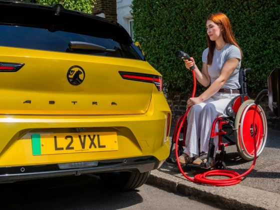 Miért nem akadálymentesített az elektromos autók töltése?