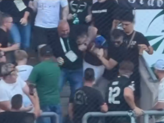 Fekete pólós férfiak rángattak le a lelátóról egy Barcelona-mezes nézőt a Fradi-Realon