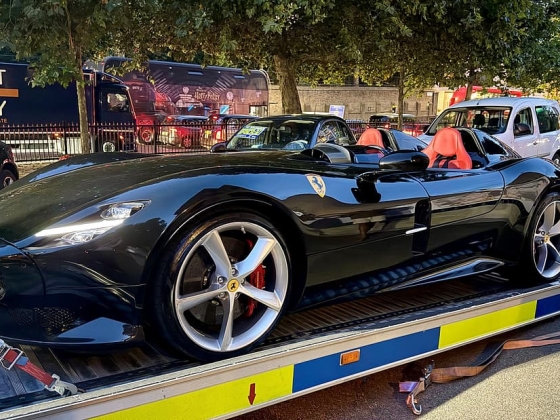 Csak egy nap az országban: Ezt a Ferrarit gyorsabban elkobozták, mint amennyit biztosítottak
