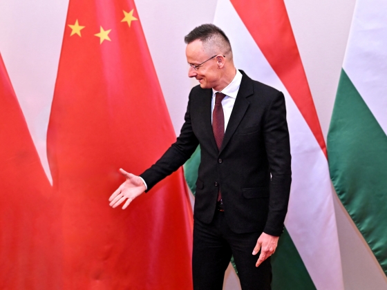 A külügy volt sajtófőnöke a Szijjártó sajtótájékoztatóira kivezényelt külügyesekről: A hozzánk érkező vendéget nem akartuk megsérteni azzal, hogy üres terem előtt kelljen beszédet tartania