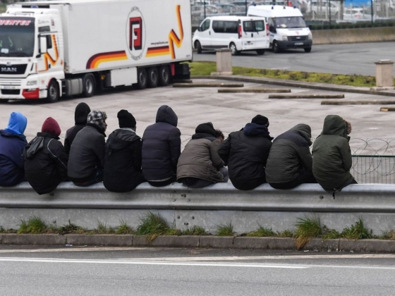 Úszó migránsbolyok a La Manche-csatornán