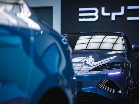 Gigantikus toborzásba kezdett a BYD: miközben a német autóipar tömeges elbocsátásokat jelent be, a kínai vállalat nyakra-főre keresi a munkavállalókat
