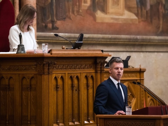 A roma holokausztról szóló megemlékezéssel kezdődik a parlament keddi ülése