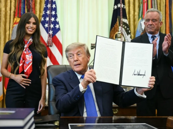 Aláírta Trump a rendeletet, amivel megnyirbálják a gyerekeknek javasolt oltások számát