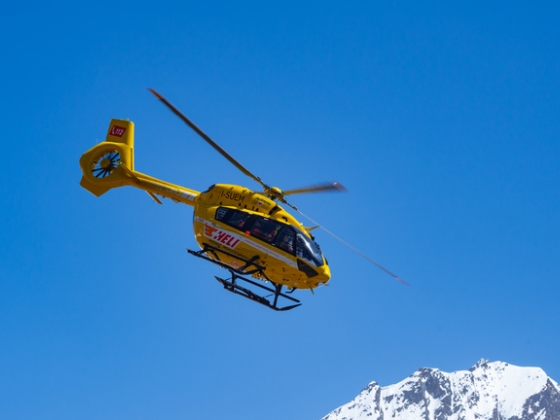 Babakocsival indultak a 3440 méteres hegynek, végül helikopterrel kellett kimenteni őket