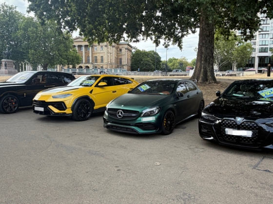 Másfél milliárdos Ferrarit is lefoglalt a rendőrség egy nagyszabású akcióban