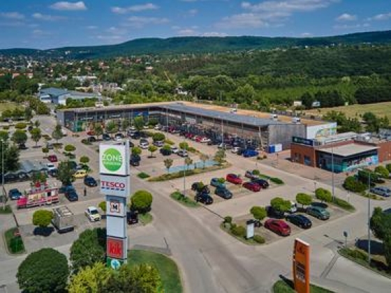 Különös módon úgy adják-veszik a magyar kiskereskedelmi parkokat, mint a cukrot
