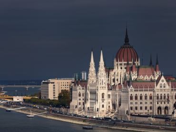 Súlyos akadály tornyosul a magyar euró előtt