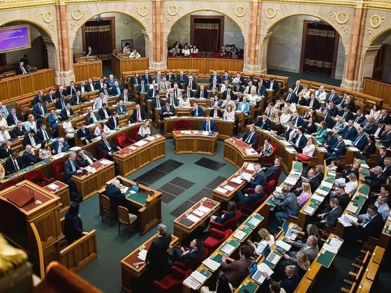 Változások jönnek az oktatásban és az egészségügyben, döntött az Országgyűlés – élőben az Origón
