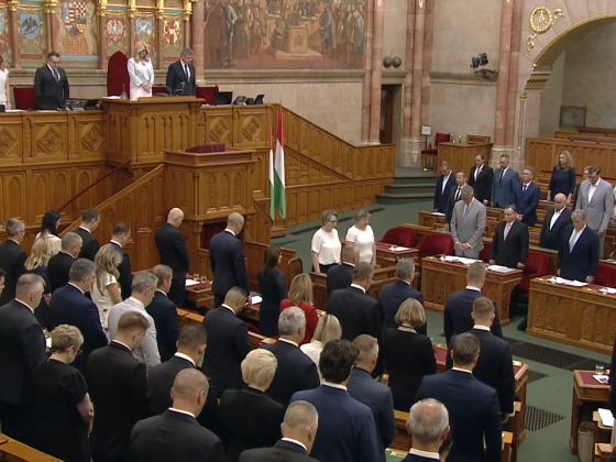 A Mi Hazánk most már hajlandó volt megemlékezni a roma holokauszt áldozatairól, Magyar szerint gyalázat, amit a szélsőjobb csinál