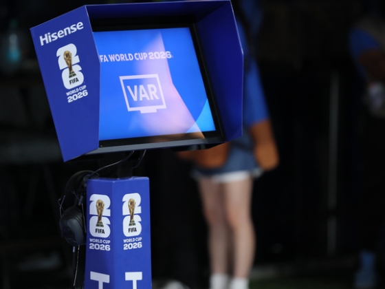 Bejelentést tett az UEFA: rövidül a VAR-vizsgálatok ideje
