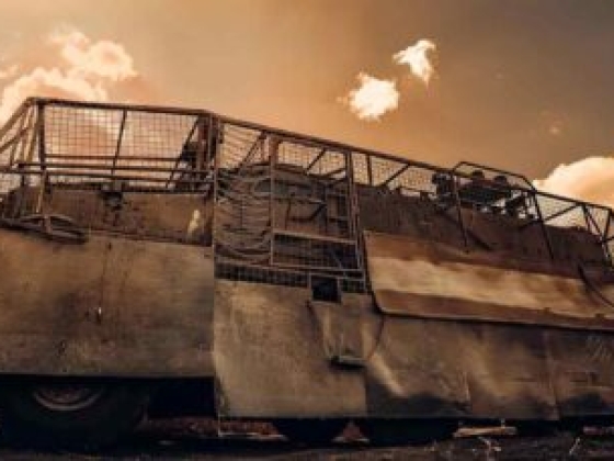 Az Azov dandár finn PMPV 6×6 páncélozott járművet kapott drónok elleni védelemmel