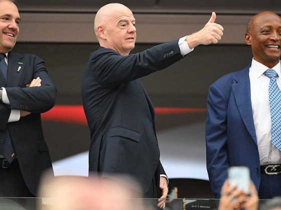 A térkép a világ megosztottságát Infantino felett
