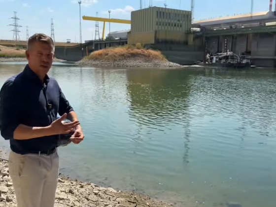 A sekély Duna okozta fennakadásokat hosszú távon kezelő beruházásokat ígér Magyar Péter