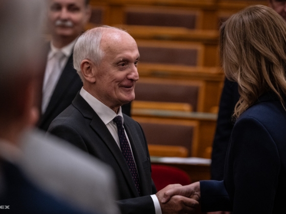 Elsőként Forsthoffer Ágnes gratulált az új köztársasági elnöknek