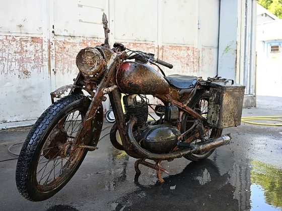 Látványos fotók: Wehrmacht motor a Dunáról szinte „mint új”