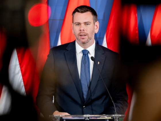 Vitézy Dávid bejelentette: 210 helyszínen, 570 kilométernyi utat újítanak fel idén országosan