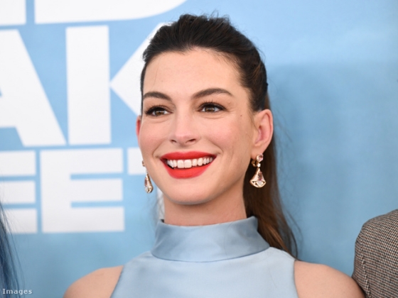 Anne Hathaway olyan merész szettben pózolt a vörös szőnyegen, hogy sikerült zavarba hoznia rajongóit