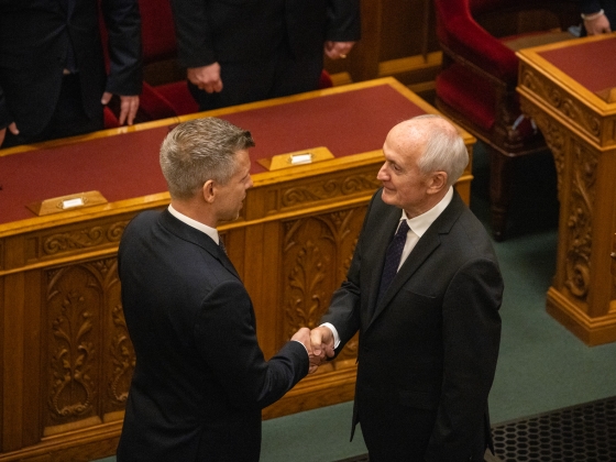 A lett, a román elnök és Orbán szerb barátja, Vučić is gratulált Baka Andrásnak a megválasztásához
