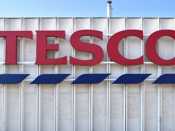 Elraboltak egy tinédzser lányt egy Tesco közelében – 40 perc után sikerült megszöknie