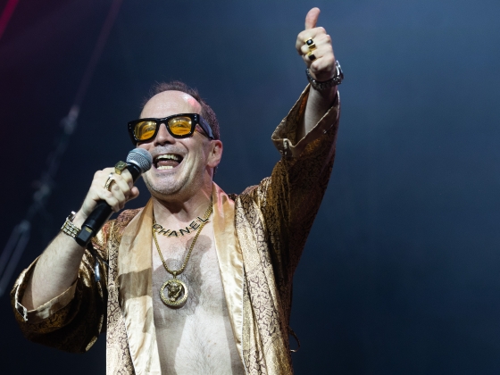 Janklovics Péter kicsit már unja, hogy 17 éve ő a Sziget arca