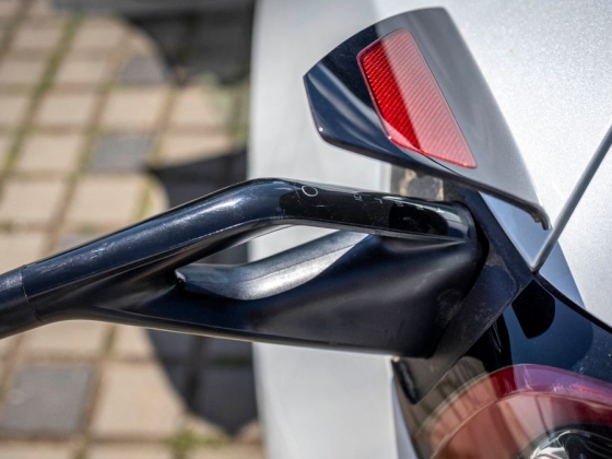Hatalmas pofon Elon Musknak: több mint húszezer autót hív vissza a Tesla