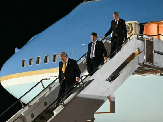 Legtöbbször filmekben lehet olyat látni, ahogy mindenkit átverve kicsempészték Trumpot