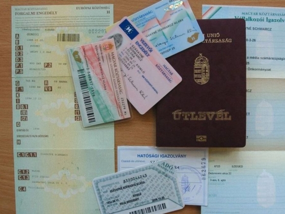 Meglepő bejelentést tett a Belügyminisztérium: mégis lehet használni a régi típusú személyi igazolványokat egy darabig