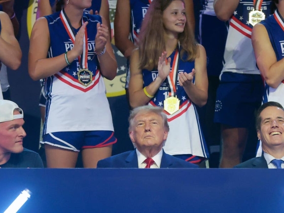 Trump Pat McAfee kíséretében a Patriot Games döntőjében Ohioban