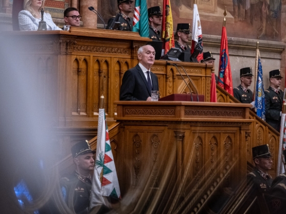 Baka András már az első beszédével kemény üzenetet küldött a Tisza Pártnak