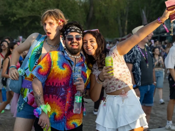 Alig takarták magukat: elképesztő szerelésekben buliztak a Sziget első napján - galéria