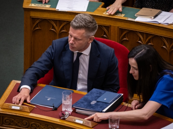 Támadásban az ellenzék, sorsdöntő tárgyalás jön a Sulyok-ügyről és az EU-pénzekről