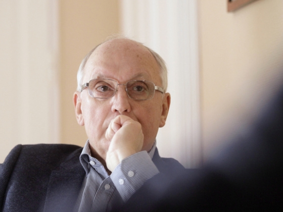 Ki nem találná, mi az, ami Sulyok Tamásnak van, de Baka Andrásnak még nincs