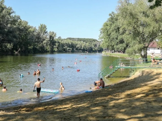 Meghalt egy idős férfi a győri Aranypart II strandon