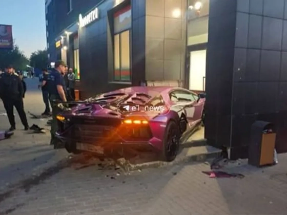 Lamborghini csapódott egy házba, egy milliárdos fia lehetett a sofőr - fotók