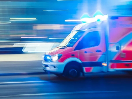 Hétéves kisfiú riasztotta a mentőket az édesanyjához