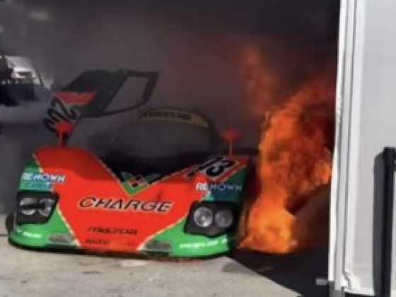Videó: Ritka Mazda versenyprototípus gyulladt ki a Monterey Car Week alatt