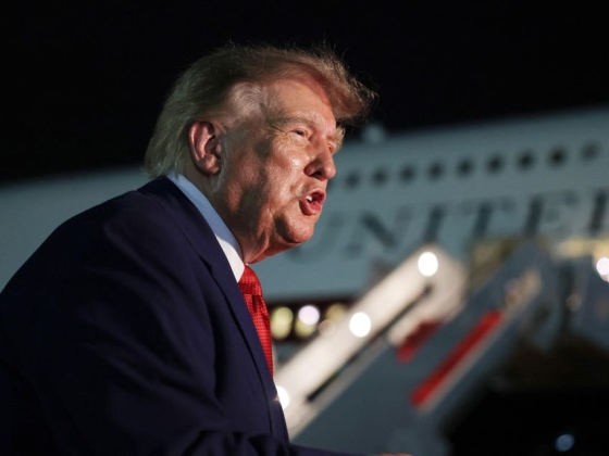 Trump szerint a titkosszolgálat „fenyegetés” miatt repülőgépet cserélt vele Törökországban