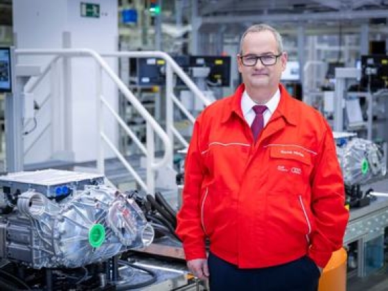 Nagy a baj az autóiparban? Kemény figyelmeztetést adott az Audi győri elnöke