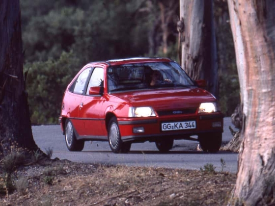 Opel Kadett GSi 1984-ből egy történelmi tesztben: a Golf legnagyobb kihívója GTI