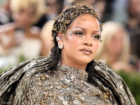 Rihanna közös fotót posztolt három gyermekével, nem is akármilyen okból