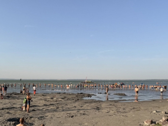 Csatárláncban kerestek egy kisfiút a fürdőzők és a mentők a siófoki strandon
