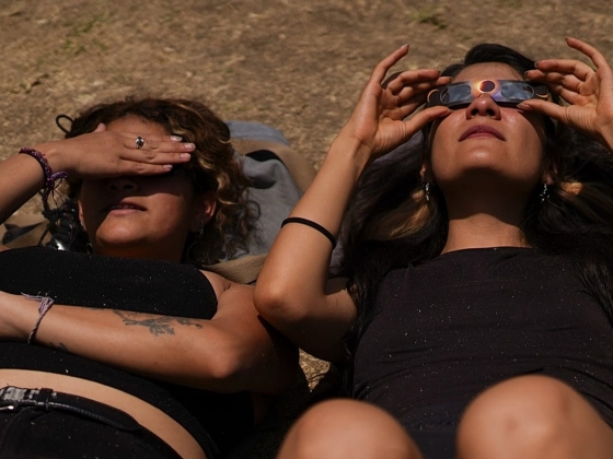 Eclipse: hogyan lehet tudni, hogy a szeme sérült-e, és a figyelmeztető tünetek