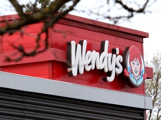 A Wendy részvényei 12%-ot ugrottak, mivel a milliárdos befektető, Nelson Peltz állítólag take-private ügyletet tervez